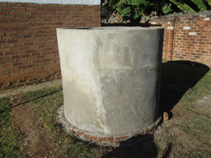 Wire-brick cement tank